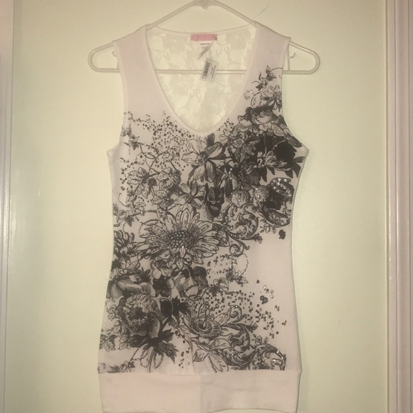 🖤White tank with black detail🤍Lace back🖤 - Picture 2 of 6